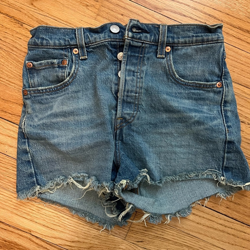 Levi’s Premium Ribcage Shorts 26